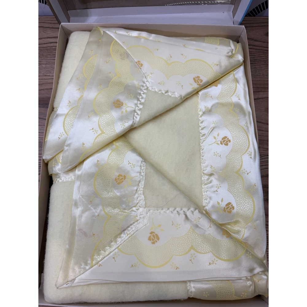 VTG New Arthur Yellow Baby Crib Blanket‎ Acrylic Thermal Satin Trim Floral 36x46